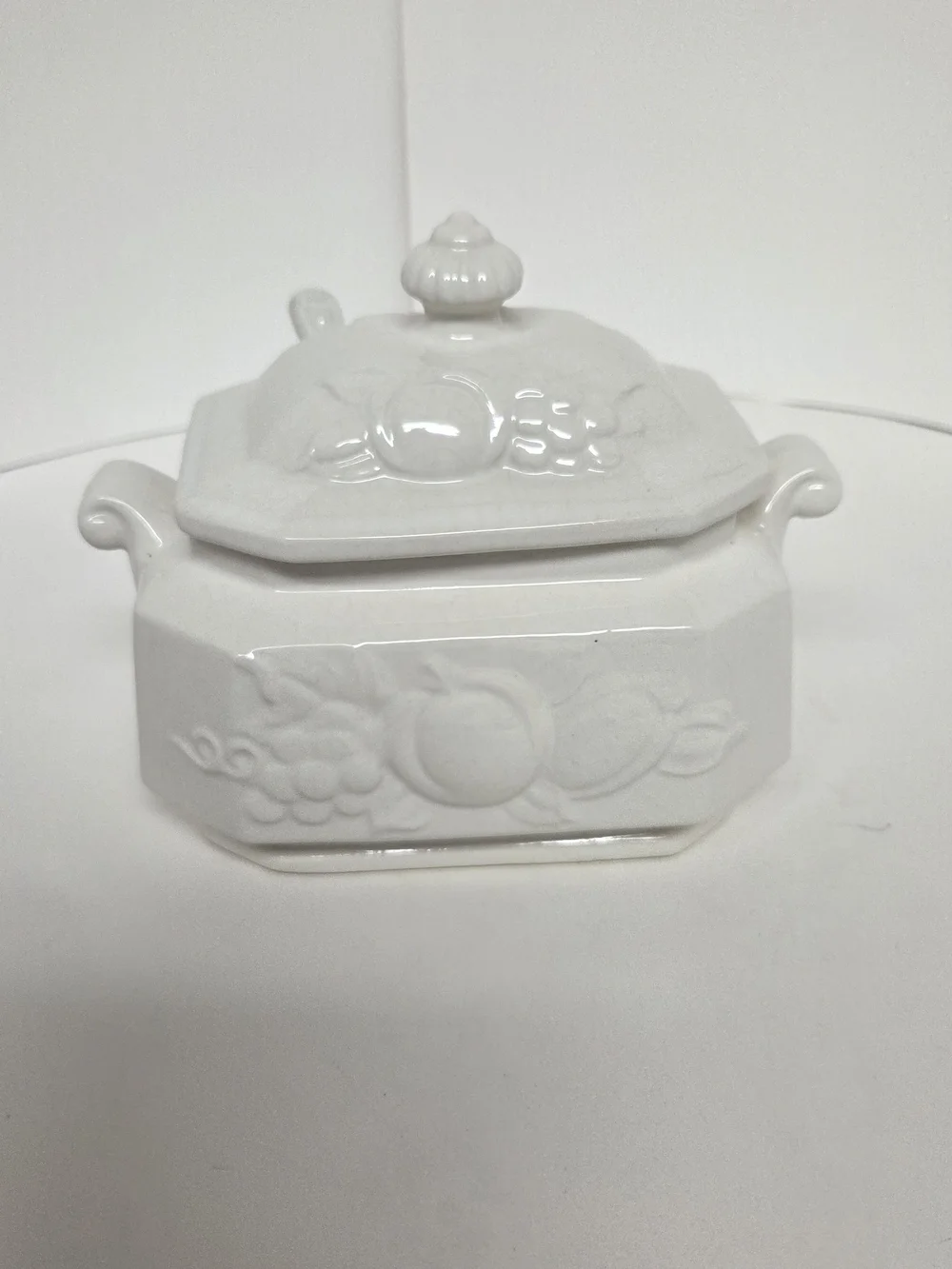 Vintage Japan White Ceramic Soup Tureen Fruit Embossed Lid & Ladle #0220